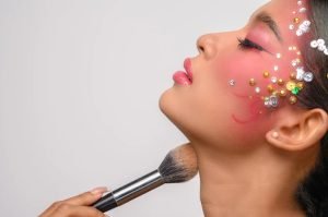 Les secrets de maquillage révélés Cours exclusifs à l'Académie Comade